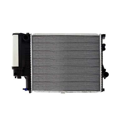 Un buon prezzo. Radiatore di sistema di raffreddamento di ricambi auto per BMW E39 1740695 1740698 1427153 1432819 in linea