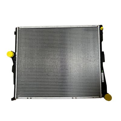 Un buon prezzo. BMW X3 E83 03-10 Auto Parts Car Cooling System Radiatore in alluminio con serbatoio d'acqua in plastica in linea