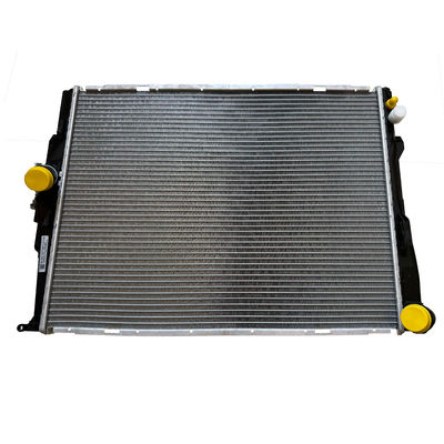 Un buon prezzo. Radiatore in alluminio per BMW X1 Z4 E81 E82 E84 E88 E90 17117521048 17117553111 17117521046 in linea