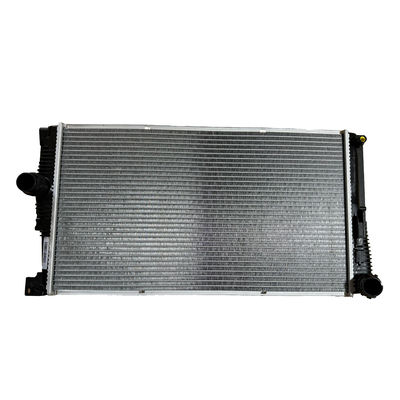 Un buon prezzo. 17117626560 OE NO. Ricambi auto Radiatore in alluminio Serbatoio di acqua in plastica per BMW F18 F10 F11 in linea