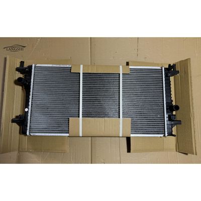 Un buon prezzo. 10122633 Ricambi auto Radiatore in alluminio per MG 6 e ROEWE RX5 Sistema di raffreddamento auto in linea
